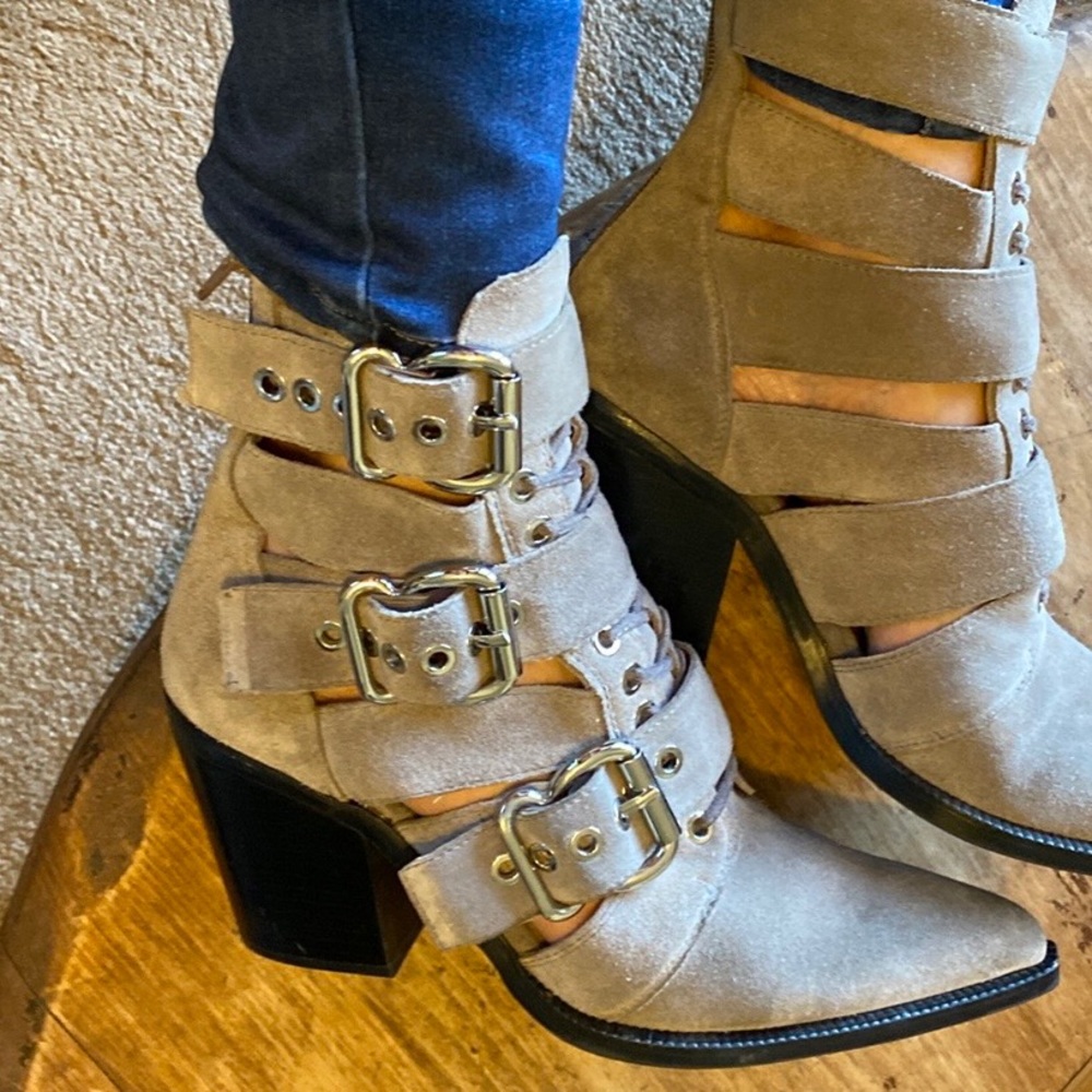 💋Jeffrey Campbell Caceres Buckle Booties 👄